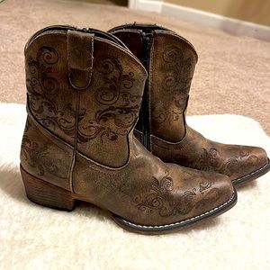 Size 8 Roper Distressed Boots